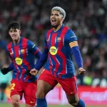 Hansi Flick tuyên bố chắc nịch: 'Araujo là một phần của Barca, chúng tôi sẽ không bỏ rơi cậu ấy' 1