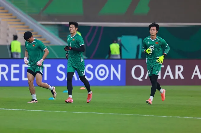 Thủ môn Văn Bình (23) lần đầu bắt chính - Ảnh: Trí Công 