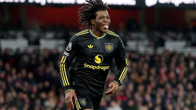 Patrick Dorgu tỏa sáng với pha dứt điểm khiến khán giả sân Emirates nín thở