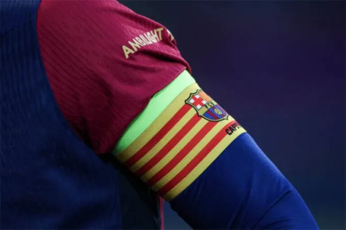 Barca đã bổ nhiệm trung vệ Ronald Araujo làm đội trưởng mới của đội bóng.