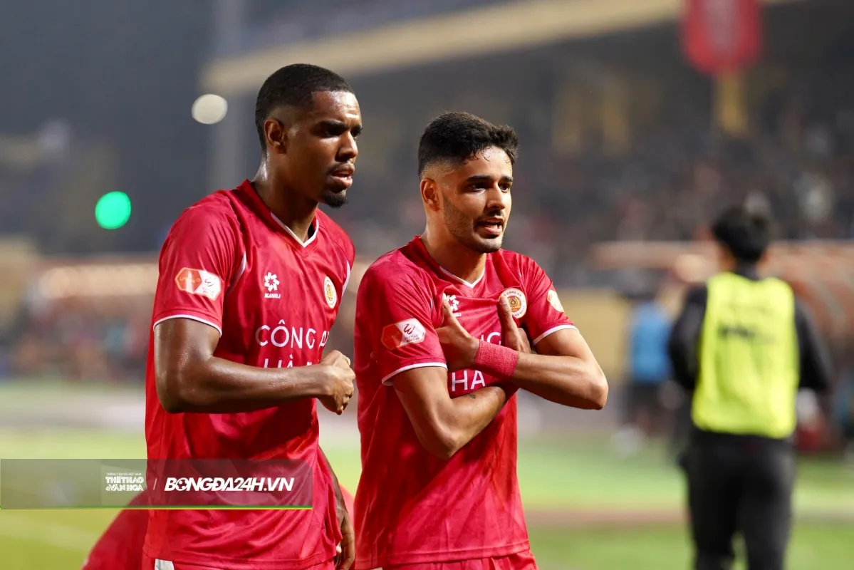 Đình Bắc khiến hàng thủ Ninh Bình FC chao đảo những phút cuối trận 7 Đình Bắc khiến hàng thủ Ninh Bình FC chao đảo những phút cuối trận 7