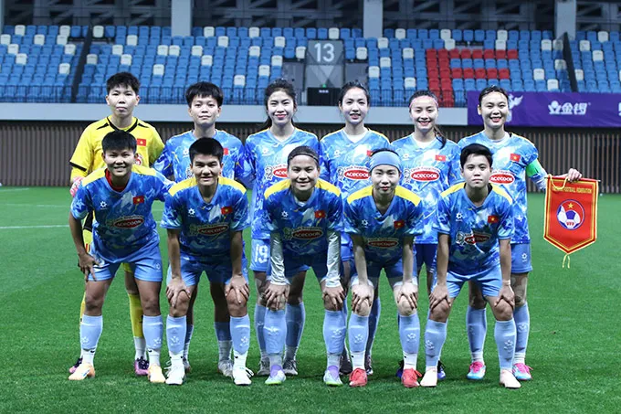 Đội tuyển nữ Việt Nam thi đấu với Trung Quốc