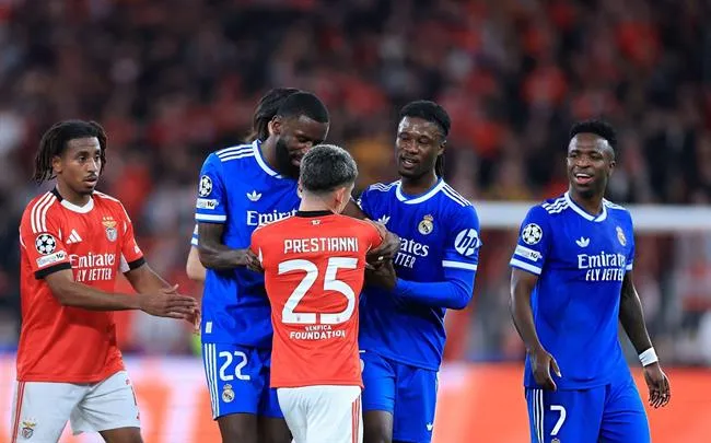 Bom tấn: Cầu thủ Benfica lên tiếng sau bê bối phân biệt chủng tộc với Vinicius, Real Madrid nổi giận 1